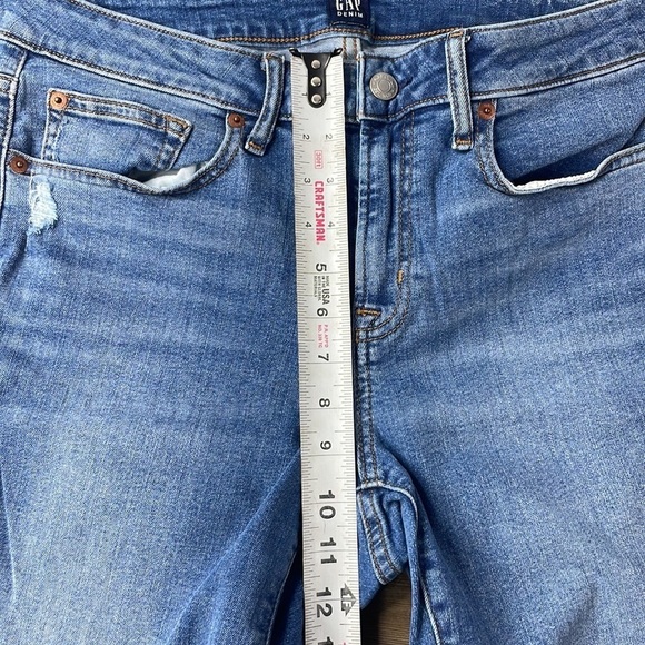 GAP Women’s Mid Rise Distressed Curvy True Skinny Jeans, size 31 - Picture 4 of 11